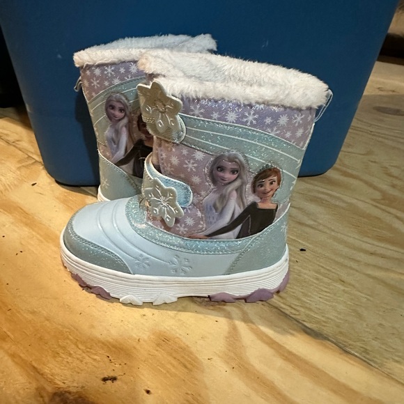 Frozen Light-Up Snow Boots for Kids - Blue and White - Picture 2 of 6